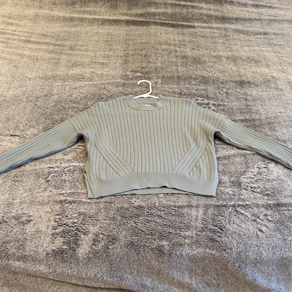 Abercrombie & Fitch sweater - Picture 3 of 11